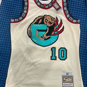 Mitchell & Ness Mike Bibby Cream Vancouver Grizzlies Chainstitch Swingman Jersey